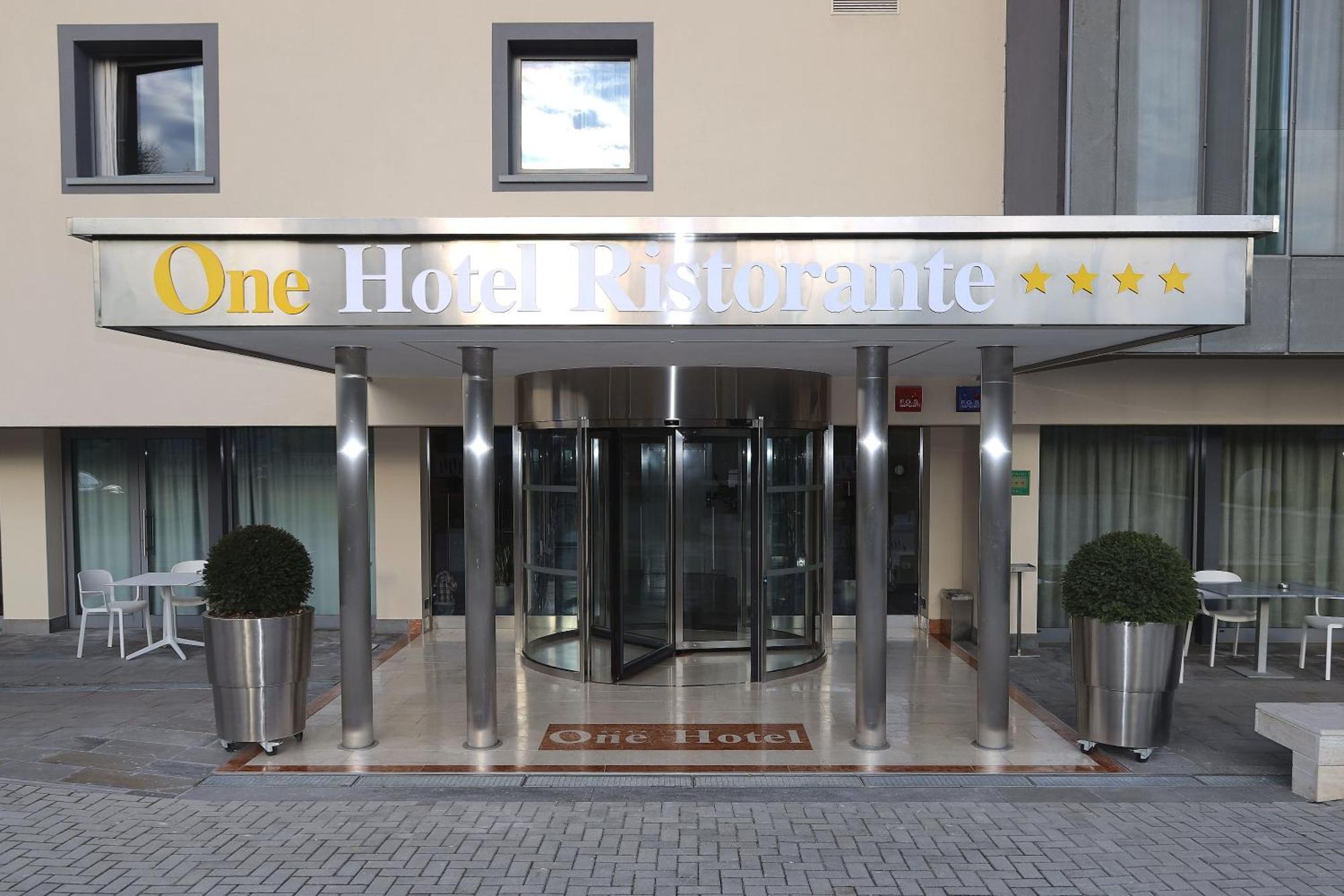 One Hotel & Restaurant Dalmine Exteriér fotografie